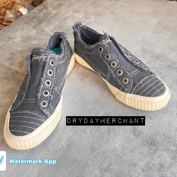 Blowfish Shoes - Blowfish Malibu Womens Slip on Navy Distressed Canvas Shoe Size 7 EUC